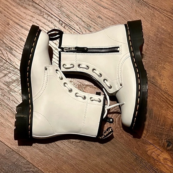 DR. MARTENS white leather 1460 twin zipper boots. Size 5 NWOT - Picture 2 of 12
